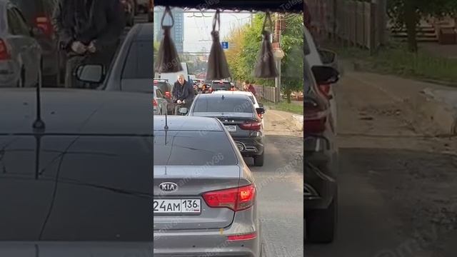 РУКОПАШНАЯ: автомобилисты учинили драку на Московском проспекте.