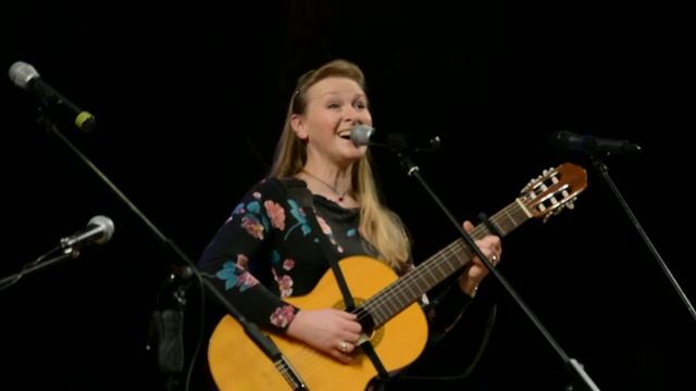 Галина Хомчик - Ты мое дыхание (Зимний Грушинский 2014)