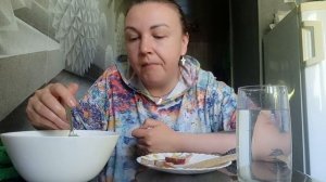 ЕМ ГРУДИНКУ И САЛАТ НА ЗАВТРАК🥗 БОЛТАЮ О РАЗНОМ