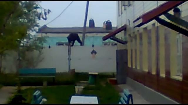 Вот как бывает когда на промышленный объект приходит медведь... смотреть онлайн