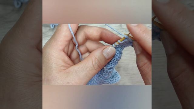 красивый , ажурный узор спицами .