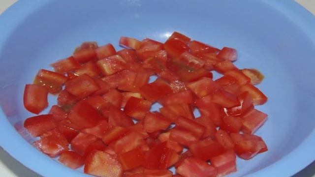 Салат из помидоров с крабовыми палочками и сыром