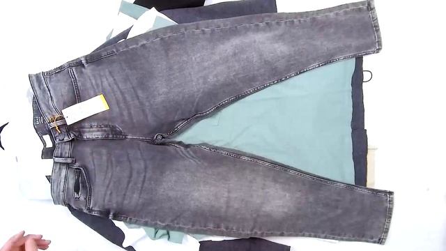 946631 s' Oliver. Мужская одежда сток. Цена 27€/кг/Лот12,2кг/32шт/Цена лота 329,4€ смотреть онлайн