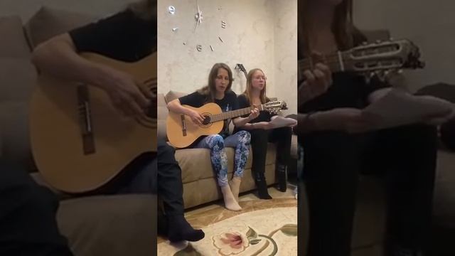 Квартирник у друзей. Октябрь 2022. Катя и Настя Сокол