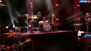 Я верю, что ДЕНь настанет, и в глазах твоих лед расстает...