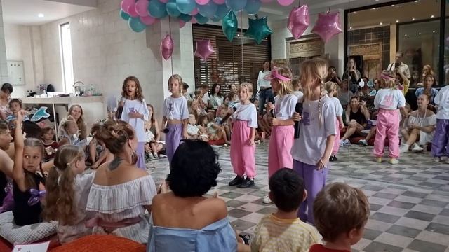 Первое выступление группы Jungle Girls 🥳 смотреть онлайн