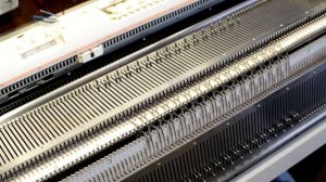 Убавление петель на промышленной  резинке.