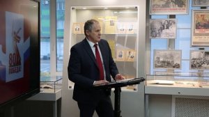 Алексей Савинцев вручил Губернатору Югры книгу «Победа сквозь время».