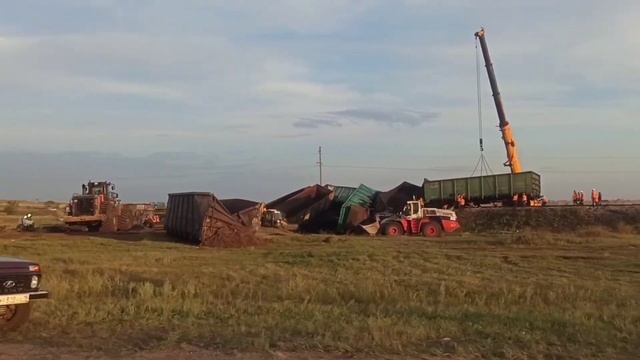 "ЧП" "Хакасия"РЖД произошел сход 15 вагонов с углем, эксплуатируемых  филиалом ООО "СУЭК-Хакасия". смотреть онлайн