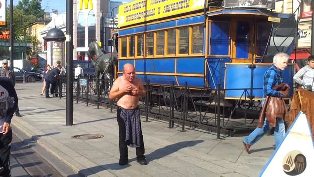 Мужик отжигает