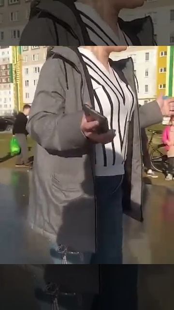 Скандалистка пожалела детскую площадку ребенку, Челн? смотреть онлайн