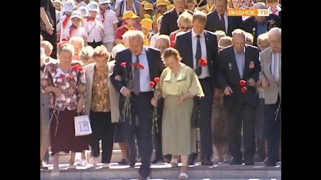 День России возложение цветов к вечному огню смотреть онлайн