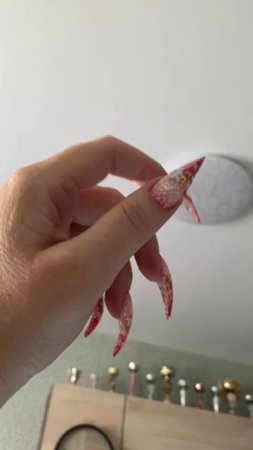 когти с аквариумным дизайном