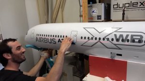 ✈️ Мужчина построил гиперреалистичную радиоуправляемую копию самолета Airbus A350