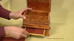 Ларец из капа. Автор Самыйлов Вениамин Николаевич. Начало 90х годов.