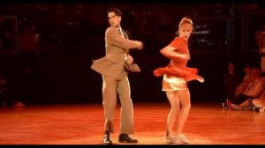 Потрясающие танцы. Мне очень понравилось! Я мог бы смотреть на них снова и снова!