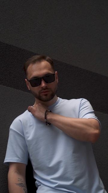 Трикотажна блакитна Oversize футболка "Loud" смотреть онлайн