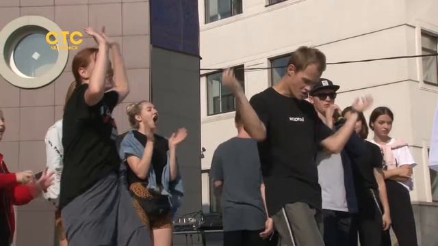 Российский триколор в ритме хип-хопа смотреть онлайн