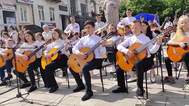 Масове виконання Аlegretto В. А. Моцарта у Бучачі у рамках "Днів Пінзеля" смотреть онлайн