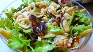 Салат из морепродуктов_Салат Морской коктейль_ Рецепт салата с кальмарами и креветками
