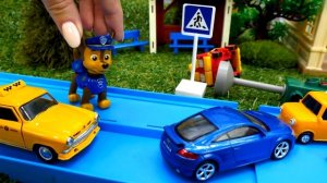 Щенячий патруль Гонщик и машинки. Авария на дороге - Машины сказки из игрушек