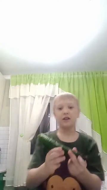 как разрезать огурец без доски#лайфхак#огурец### смотреть онлайн