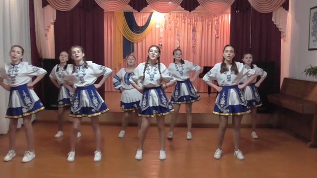 Сл. і муз. Віктора Николишина "Кароока Україна". Вокальний ансамбль "СВІТАНОК", кер. Олена Бардадим смотреть онлайн