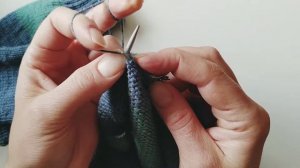 6. Убавки по погону с наклоном влево и вправо по изнаночной стороне (p2tog + ssp)