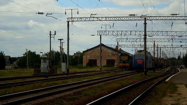 Новенький электровоз 2ЕЛ5-005