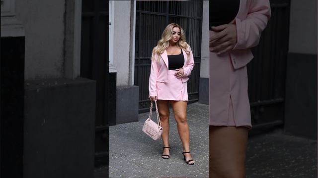 Яскравий стильний жіночий піджак oversize/шорти-спідниця смотреть онлайн