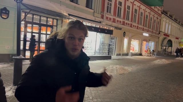 ГИТАРИСТ-ВИРТУОЗ притворился БОМЖОМ на УЛИЦЕ | РЕАКЦИЯ ПРОХОЖИХ | ПРАНК смотреть онлайн