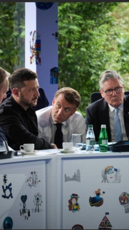Зеля, и компашка в ожидании кокса.