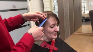 Показываю как я стригу косую челку в женских стрижках