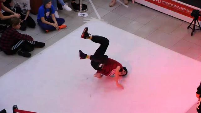 bboy Zharkiy vs Анатолий  - Elainz Battle 2018 смотреть онлайн