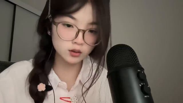 food ASMR. Близкий шёпот, движения рук, звуки рта, запись со стрима.
