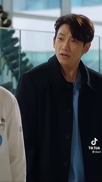 Делает вид что не видит его😂🥴/название: Призрачный доктор👨⚕️👻 смотреть онлайн