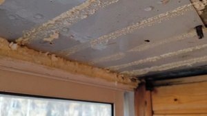 ПАДАЛ ПОТОЛОК ИЗ ВАГОНКИ НА БАЛКОНЕ