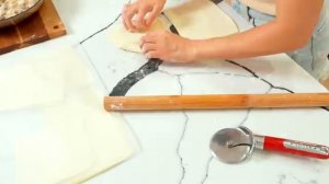 Слойки с курицей и грибами из слоеного теста! Очень вкусно, просто и быстро!