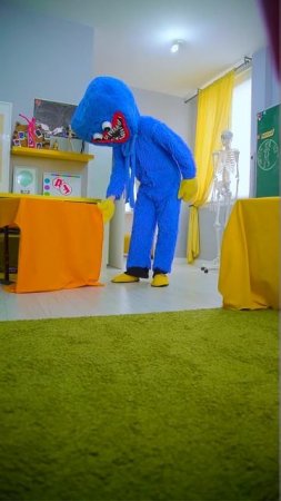 My childhood nightmares have come to life and are trying to catch me! #funny #poppyplaytime #horror