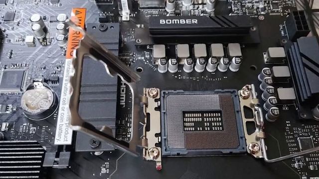 Материнская плата MSI B760M BOMBER WIFI смотреть онлайн