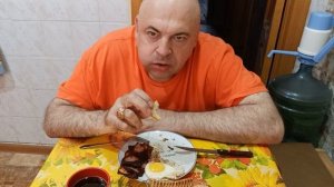 Мукбанг. Яичница глазунья, свинина по домашнему и натуральной кофе. Отпуск.