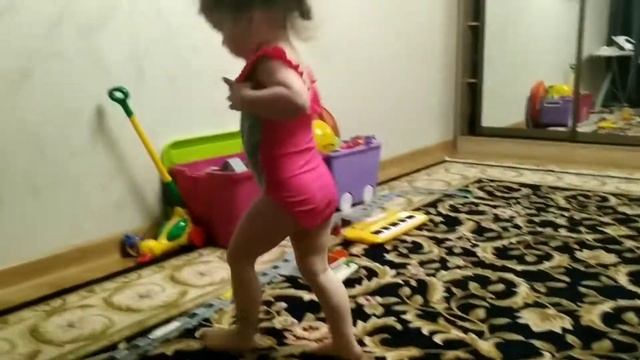 12.04.2020 Алия играет дома в купальнике смотреть онлайн