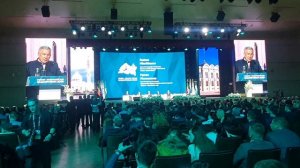 Рустам Минниханов на пленарном заседании Экономического форума Россия Исламский мир KazanForum 2025