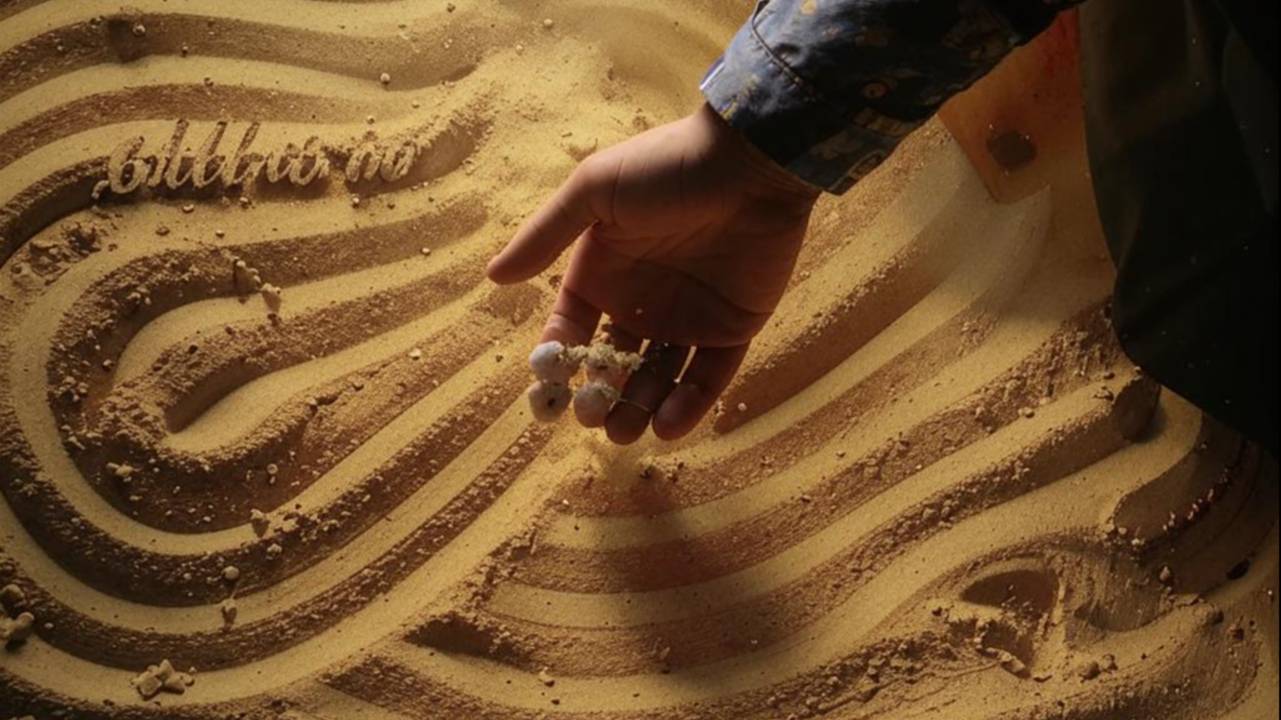Фото для трека Boys Get Hurt - Sand In Hand