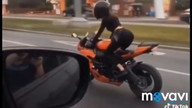 Девчёнка на мотоцикле! Самое красивое что может быть!