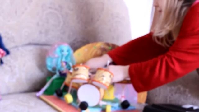 Девочка ДИ ДЖЕЙ зажигает для Кукол смотреть онлайн