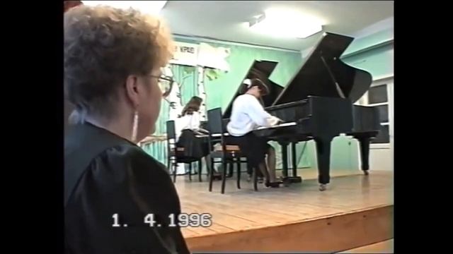 Д Шостакович "Концертино", исп. Екатерина Иванова и Екатерина Соловьёва,7 класс,преп. Н.Н.Залучёнов