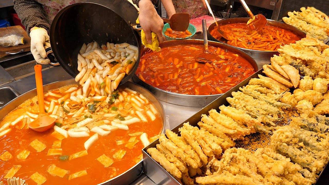 Король уличной еды. острые рисовые лепешки, различные жареные блюда /Корейская уличная еда