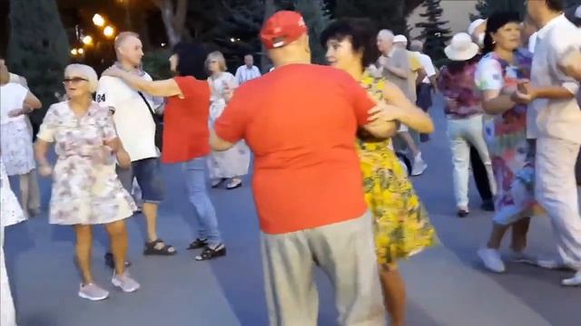 ТЫ ОЧЕНЬ КРАСИВА В ЭТОМ ПЛАТЬЕ смотреть онлайн