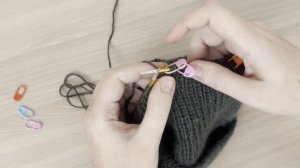 Двухсторонняя шапка с рваниной  - вяжем спицами. Масте?